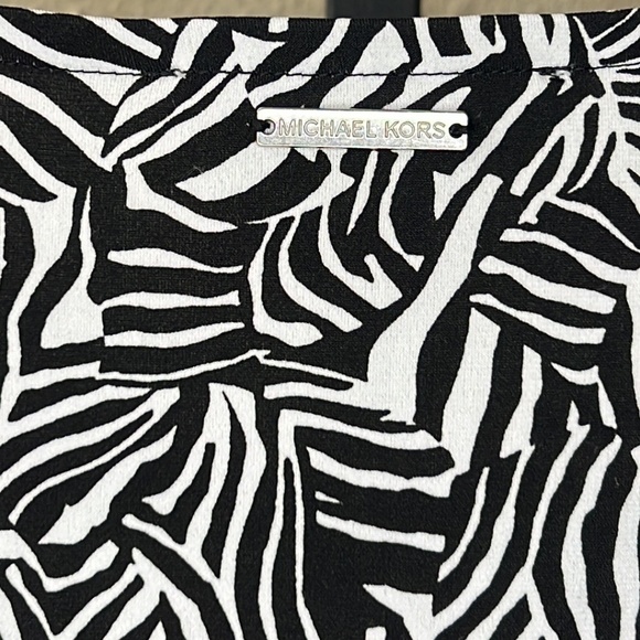 Michael Michael Kors Womens Printed Twist Keyhole stretchy top LG & SM BLK/WHT - Picture 5 of 9